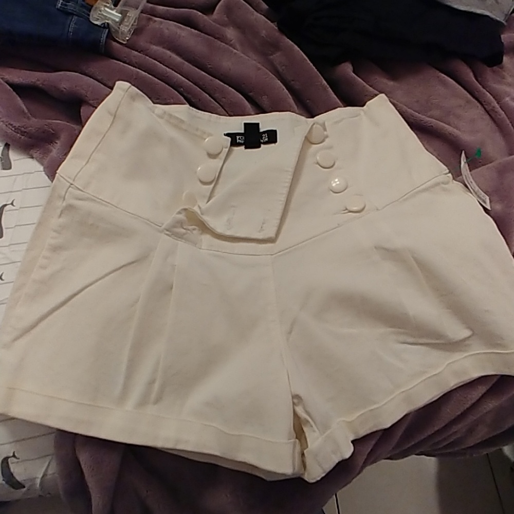 SALE- CUTE SHORTS 🤩